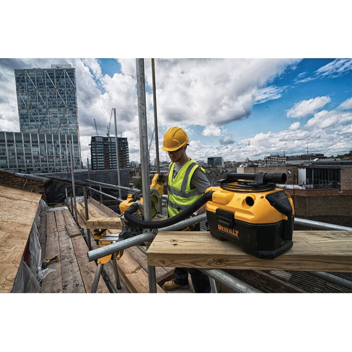Vacuum Cleaner Solid-Liquid Class L XR Lithium 18V CORDED or battery (WITHOUT BATTERIES) - DeWALT - DCV584L-QW Vacuum Cleaner Solid-Liquid Class L XR Lithium 18V CORDED or battery (WITHOUT BATTERIES) - DeWALT - DCV584L-QW